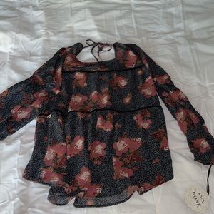 NWT Knox Rose Top